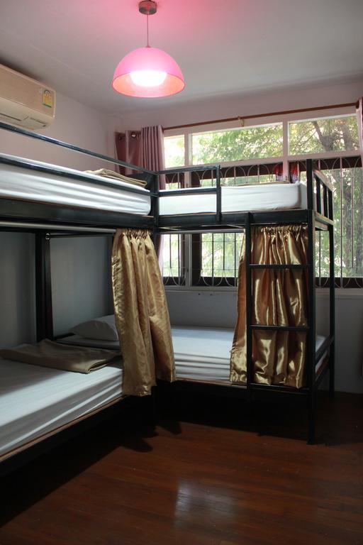 Baan Park Raak Backpacker Hostel เชียงใหม่ ภายนอก รูปภาพ