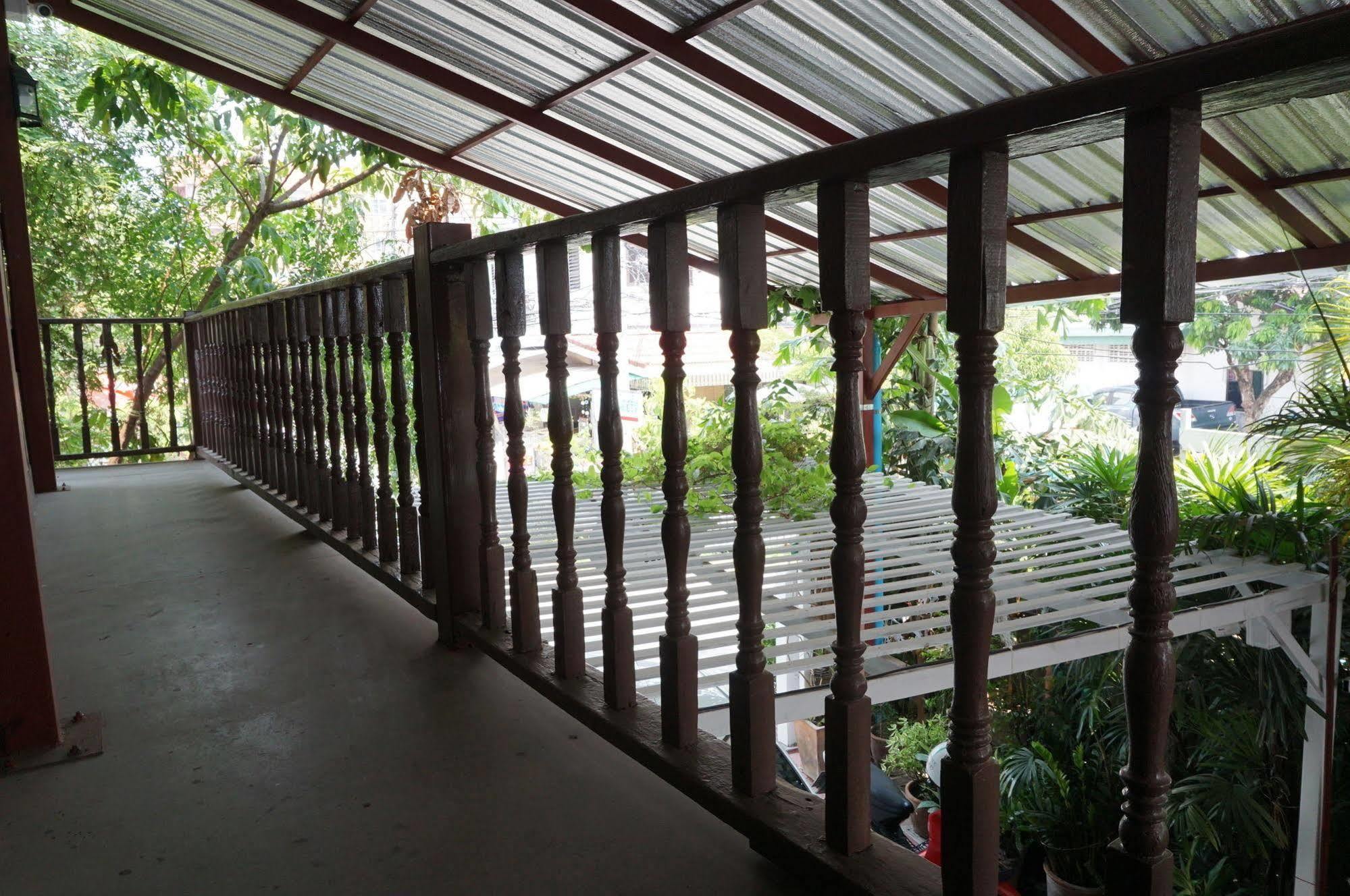 Baan Park Raak Backpacker Hostel เชียงใหม่ ภายนอก รูปภาพ